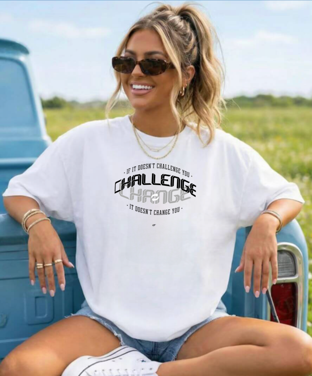 "If it doesn't challenge you it doesn't change you" Unisex T -Shirt